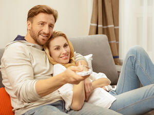 شاهدي الأفلام الرومانسية برفقة زوجك

