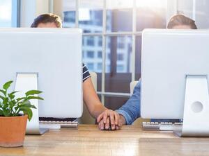 الصراع على السلطة. إذا كان كلاكما يعمل في نفس القسم