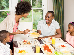 قومي بتحضير أدوات المائدة من الليلة السابقة
