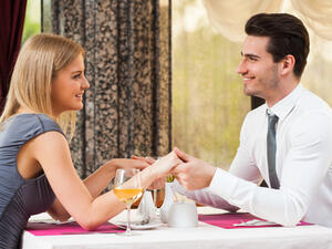 بادري بالحديث وكوني قوية

