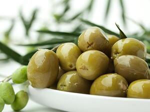 يحتوي زيت الزيتون على مركبات وعناصر غذائية ذات قيمة عالية