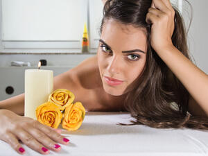 ماء الأرز تسهم هذه المادة في تنعيم البشرة والشعر
