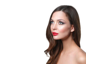  لا أنصح أن تغير أي سيدة لون شعرها في سبيل يوم واحد