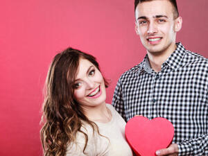 يفضل الرجل تلقي هدية عيد الحب في الصباح

