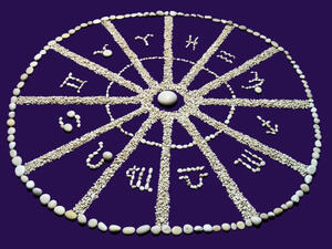 عندما يكذب برج الحمل، سيحرص على التصرف بلامبالاة وبطريقة عادية