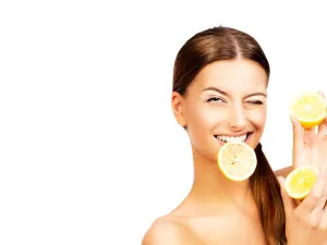 الليمون يزيد من نسبة الكولاجين الضرورية لسلامة البشرة