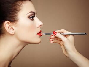 نتمنى الحصول على شفاه منتفخة وكبيرة كشفاه نجمات هوليوود