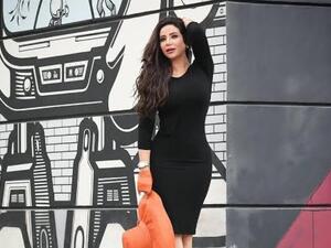 لجين عمران تملك ملامح شرقية بعيون واسعة وشعر أسود مخملياً 