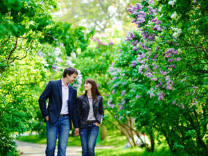 يميل الرجل بطبيعته وينجذب إلى المرأة الذكية اللماحة
