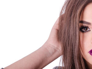 الرجل يعشق مكياج المرأة الهادئ الذي يخفي جميع عيوب وجهها
