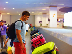 من المهمّ جداً الاتصال ببعضكما البعض، وتمضية ساعات كثيرة عبر الهاتف