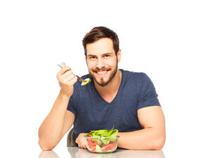 من صفات رجل برج الثور يحب الطعام

