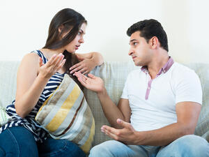 لا للشراسة في الحوار ولا للتقليل من قيمة الزوج وإياكِ من جرح شعوره

