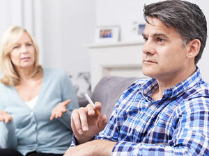 حاولي إقناعه بأنه يستطيع الإقلاع عن التدخين

