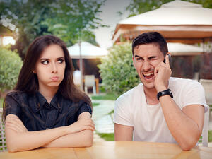 العثور على رجل يناسبك أشبه بالبحث عن إبرة في كومة قش

