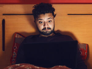 مشاهدة المواد الإباحية باستمرار يترتب عليه العديد من النتائج الكارثية 