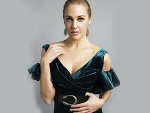 تزيّن مريم إطلالاتها بإكسسوارات مميزة وجذابة تليق بها