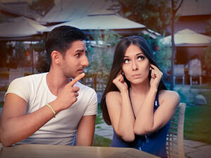 امرأة برج الحمل متسرّعة للغاية وسريعة التوتر والغضب