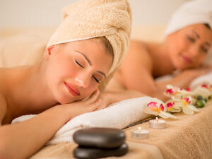 البعد عن التصرفات المزعجة كرفع الصوت عند الحديث مع الآخر

