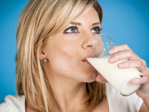 الحليب بروتين صحي هو سلاحك للحصول على شعر كثيفٍ وصحيٍ

