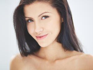 اعتني جيداً بحاجبيكِ. التمتّع بحاجبين طبيعيّين