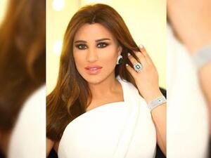 نجوى كرم ترتدي الجمبسوت وتبدو بمنتهى الرشاقة