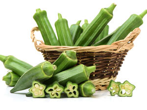 لحفظ البامية في الفريزر تُقمّع البامية