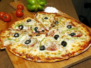 بيتزا الببروني على الطريقة اللبنانية