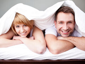 العلاقة الحميمة تشكّل أساساً للسعادة الزوجيّة والارتباط بين الزوجين