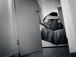 ينبغي إحاطة الطفل بالحب والحنان وبأجواء التعاون

