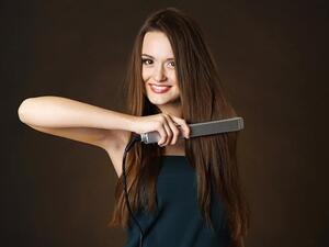 يجب كيّ خصلة كبيرة من الشعر مرّة واحدة
