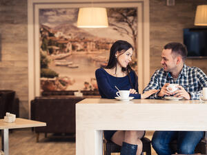 أحيانًا بعض الكلمات تكون كافية لإثارة رغبة الرجل