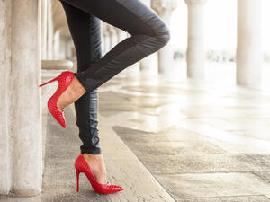 في العمل اختاري ليجنجز بنوعية قماش أسمك قليلاً
