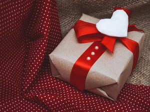 بدأ العد التنازلي لاستقبال عيد الحب وقائمة التحضيرات لا تنتهي