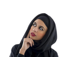 تحجبت بعد وفاة والدي وأنا الآن نادمة..ما الحل؟