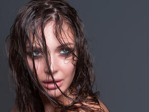 الشعر المبلل أوما يسمى wet look موضة 2017
