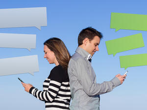 إن الإفراط في كتابة الرسائل إلى الحبيب عبر "واتساب" يعيق مهامه الشخصية