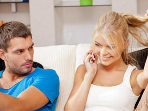 الرجل يستطيع أن يلمس إذا ما كان جمال المرأة طبيعيا أم مزيفة