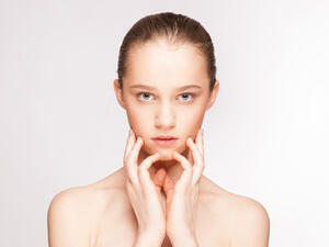 امتلاء الوجه هو أحد علامات جمال المرأة

