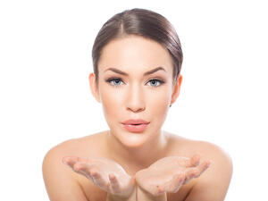 وجود الشعر في مناطق غير مرغوب بها يؤثر سلباً على جمال الوجه