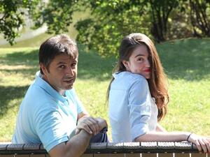 امزح معها... فالفتاة التي تجعلها تضحك لا تنساك أبدا