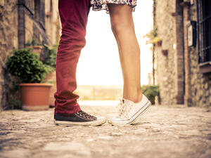 الرجل الطويل القامة قادر على أن يشعر الزوجه بالأمان والاستقرار النفسي