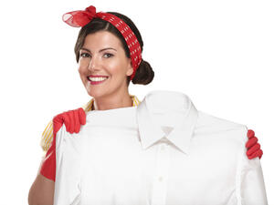 يعتبر الخل وسيلة أكثر من رائعة للتخلص من البقع القابلة للذوبان في المياه

