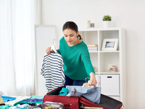 تجنبي الملابس التي تتكون من طبقات فوق بعضها بعضاً عند منطقة الصدر
