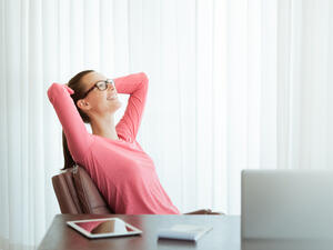 يتمحور الحلم العاطفي الأول للفتاة في ان يكون حبيبها وسيماً
