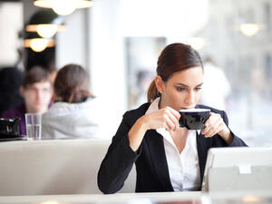 أفضل توقيت لاحتساء القهوة في التاسعة والنصف صباحاً
