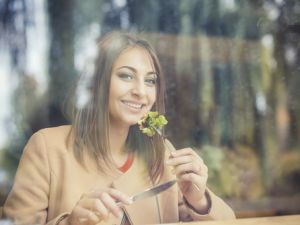 قلل من تناول الأطعمة التي تلبك الأمعاء وتزيد من حموضة المعدة
