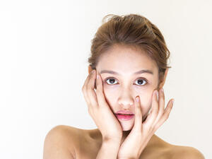 الهالات السوداء من أكثر الأشياء التي لا تظهر جمال العين بل تطفئها

