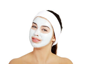 خلطات مضمونة لتبيض البشرة، جربيها ولن تندمي!