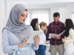 لا تنسى أن تُخلص في عملك شهرُ رمضان ليس شهر الكسل